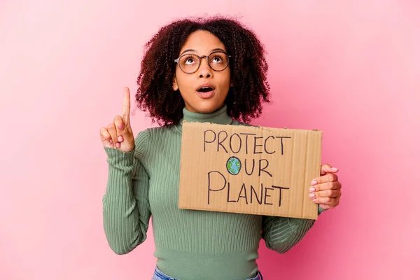 Jeune Femme Afro Américaine Métissée Tenant Une Protéger Notre Planète — Photo