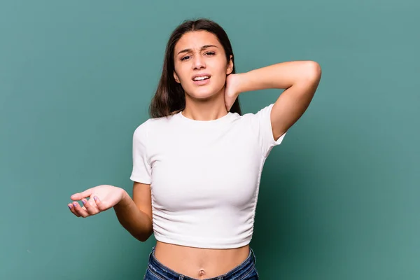 Young Indian Woman Isolated Blue Background Screaming Rage — Stock Photo, Image