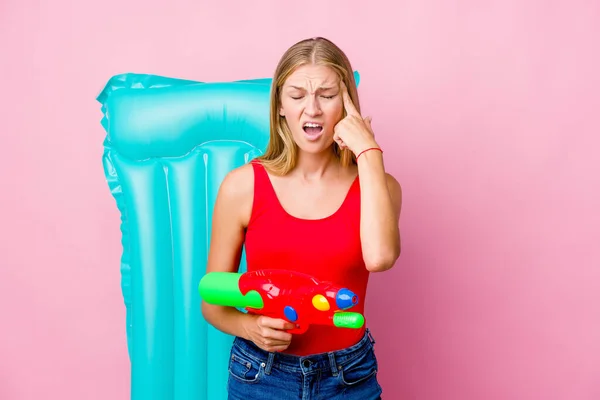 Jeune Femme Russe Jouant Avec Pistolet Eau Avec Matelas Pneumatique — Photo