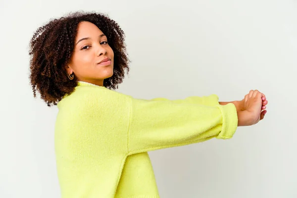 Jong Afrikaans Amerikaans Gemengd Ras Vrouw Geïsoleerd Stretching Armen Ontspannen — Stockfoto