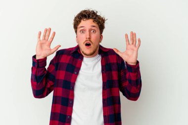 Beyaz arka planda izole genç beyaz adam bir fikri, ilham konsepti var.