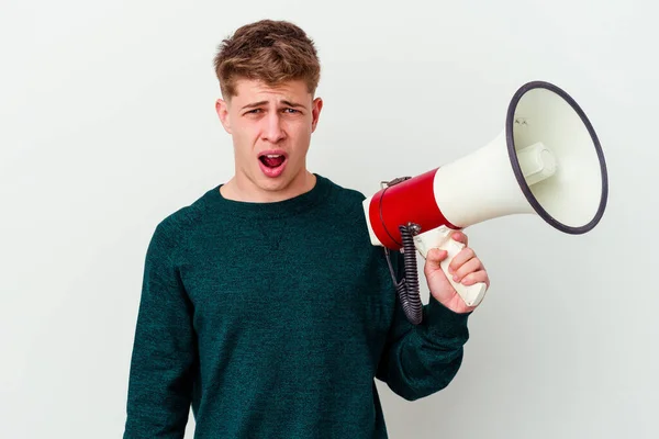 Ung Kaukasisk Man Håller Megafon Isolerad Vit Bakgrund Skriker Mycket — Stockfoto