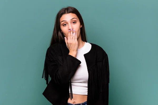 Young Indian Woman Isolated Blue Background Shocked Covering Mouth Hands — Stock Photo, Image