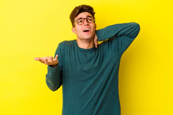 Young Caucasian Man Isolated Yellow Background Screaming Rage — Stock Photo, Image