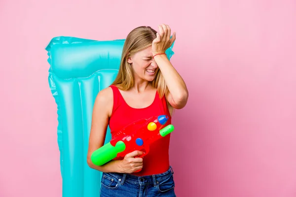 Jeune Femme Russe Jouant Avec Pistolet Eau Avec Matelas Pneumatique — Photo