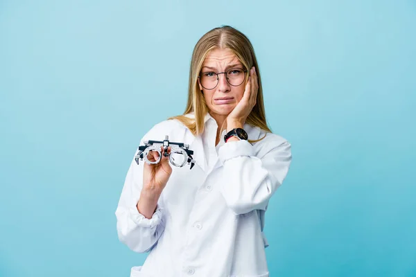 Jovem Optometrista Russa Azul Choramingando Chorando Desconsoladamente — Fotografia de Stock