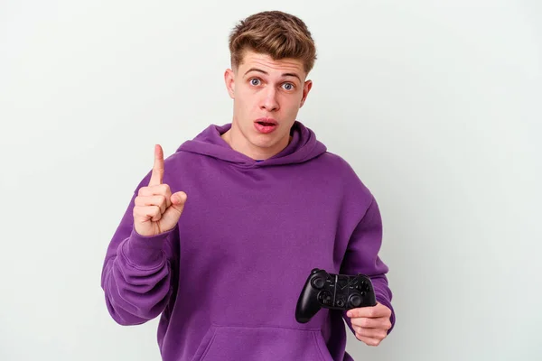 Young Caucasian Man Holding Gamepad Isolated White Background Having Idea — Stock Photo, Image