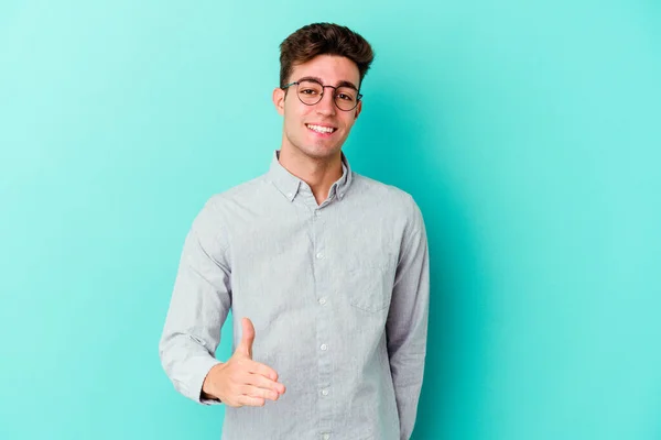Young Caucasian Man Isolated Blue Background Stretching Hand Camera Greeting — Stock Photo, Image
