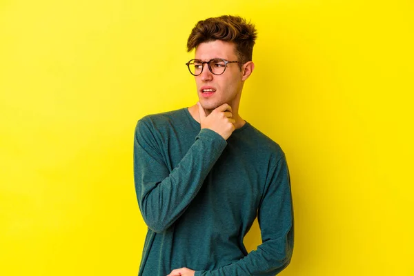 Young Caucasian Man Isolated Yellow Background Suffers Pain Throat Due — Stock Photo, Image