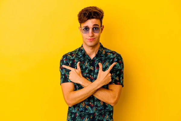 Young Caucasian Man Wearing Hawaiian Shirt Isolated Yellow Background Points — Stock Photo, Image