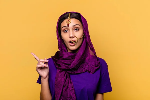 Young Indian Woman Wearing Traditional Sari Clothes Isolated Yellow Background — Stock Photo, Image