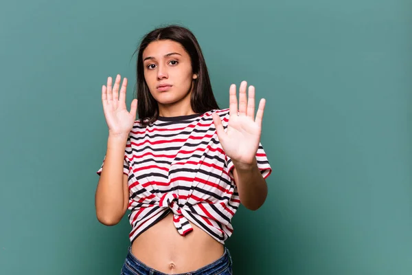 Young Indian Woman Isolated Blue Background Being Shocked Due Imminent — Stock Photo, Image