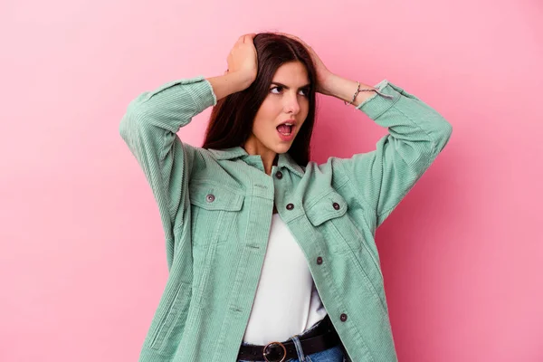 Mulher Branca Jovem Isolado Fundo Rosa Gritando Muito Animado Apaixonado — Fotografia de Stock