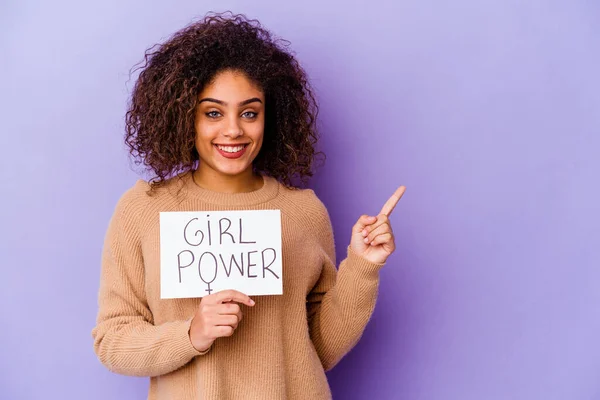 Jovem Afro Americana Segurando Cartaz Girl Power Isolado Fundo Roxo — Fotografia de Stock