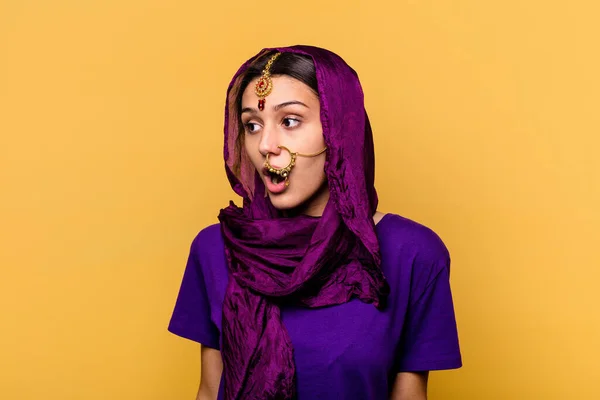 Young Indian Woman Wearing Traditional Sari Clothes Isolated Yellow Background — Stock Photo, Image