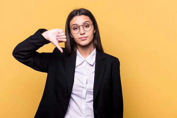 Joven Mujer Negocios India Aislada Sobre Fondo Amarillo Mostrando Gesto —  Fotos de Stock