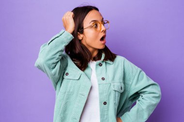 Genç melez kadın şokta, önemli bir buluşmayı hatırladı..