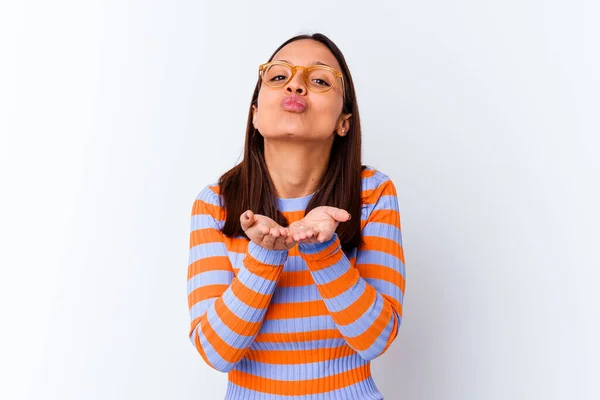 Joven Mestiza Mujer Aislado Plegable Labios Celebración Palmas Para Enviar —  Fotos de Stock