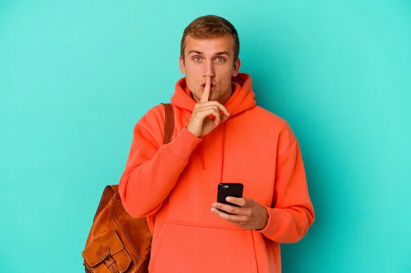 Junger Student Kaukasischer Mann Mit Einem Handy Isoliert Auf Blauem — Stockfoto