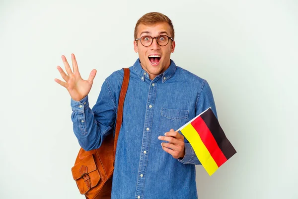 Mladý Student Kavkazský Muž Studující Němčinu Izolované Bílém Pozadí Obdrží — Stock fotografie