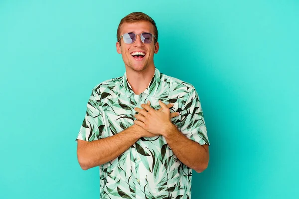Young Caucasian Man Wearing Summer Clothes Isolated Blue Background Laughing — Stock Photo, Image