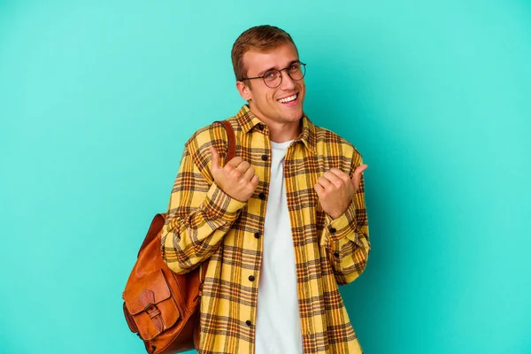 Junger Kaukasischer Student Isoliert Auf Blauem Hintergrund Beide Daumen Hoch — Stockfoto