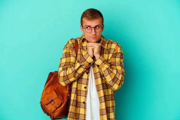 Joven Caucásico Estudiante Hombre Aislado Azul Fondo Mantiene Las Manos —  Fotos de Stock