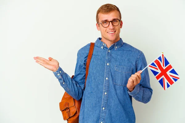 Mladý Student Kavkazský Muž Studuje Angličtinu Izolované Bílém Pozadí Zobrazující — Stock fotografie