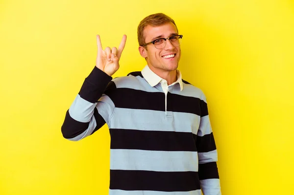 Young Caucasian Man Isolated Yellow Background Showing Horns Gesture Revolution — Stock Photo, Image