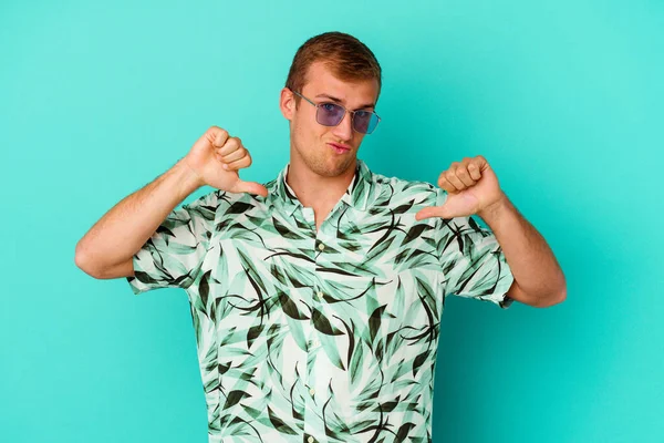 Young Caucasian Man Wearing Summer Clothes Isolated Blue Background Feels — Stock Photo, Image