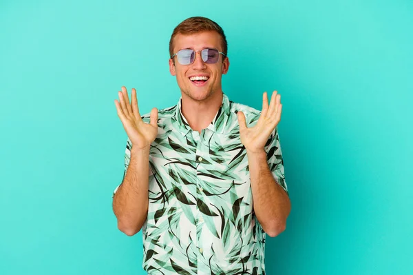 Young Caucasian Man Wearing Summer Clothes Isolated Blue Background Joyful — Stock Photo, Image