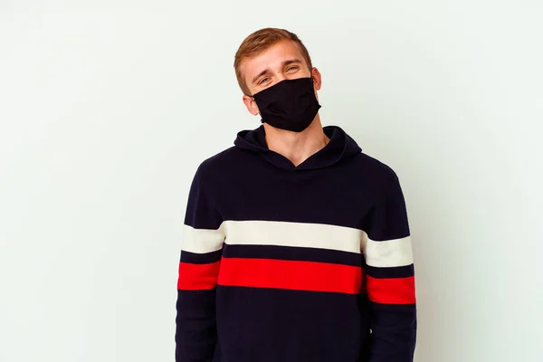 Joven Hombre Caucásico Usando Una Máscara Para Virus Aislado Sobre —  Fotos de Stock