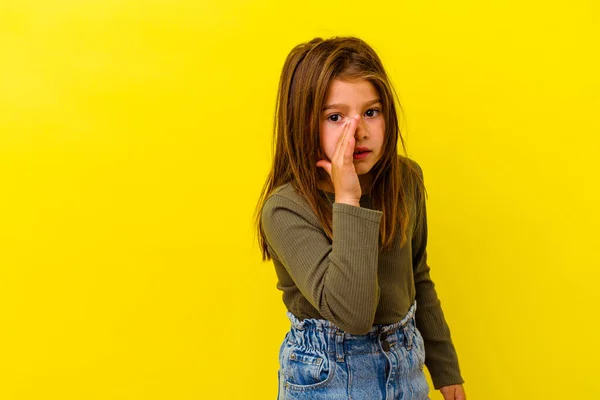 Little Caucasian Girl Isolated Yellow Background Saying Secret Hot Braking — Stock Photo, Image
