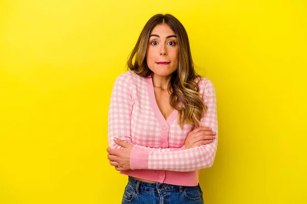Young Caucasian Woman Isolated Yellow Background Shrugs Shoulders Open Eyes — Stock Photo, Image
