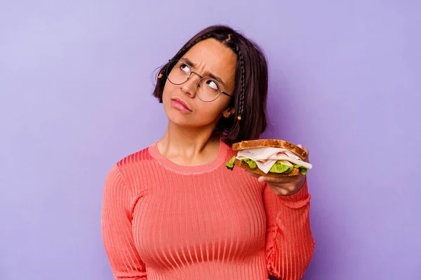Young Mixed Race Woman Holding Sandwich Isolated Purple Background Dreaming — Stock Photo, Image
