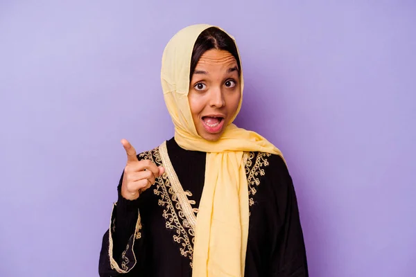 Young Arab Woman Wearing Typical Arabian Costume Isolated Purple Background — Stock Photo, Image