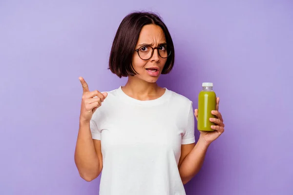 Young Mixed Race Woman Holding Healthy Smoothie Isolated Purple Background — Stock Photo, Image