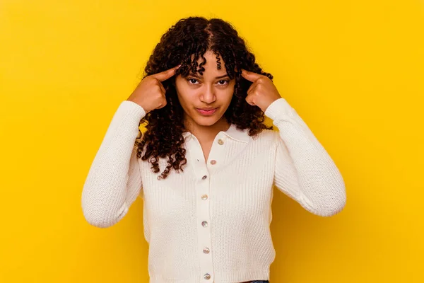 Young Mixed Race Woman Isolated Yellow Background Focused Task Keeping — Stock Photo, Image