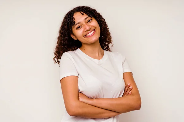 Jong Gemengd Ras Vrouw Gezicht Closeup Geïsoleerd Witte Achtergrond — Stockfoto