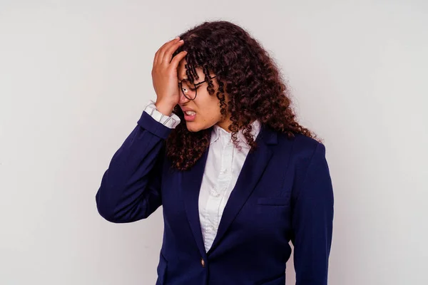 Junge Geschäftsfrau Mit Gemischter Rasse Isoliert Auf Weißem Hintergrund Vergisst — Stockfoto