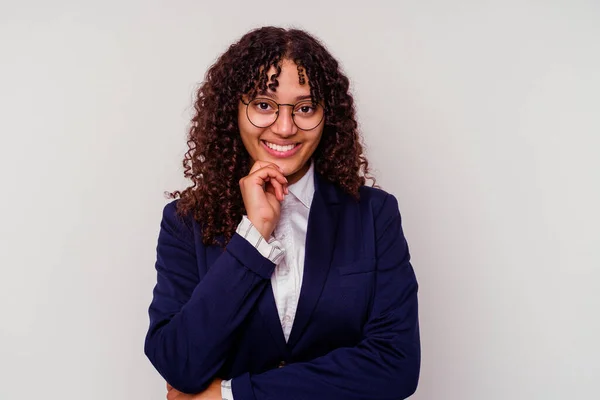 Jong Bedrijf Gemengde Ras Vrouw Geïsoleerd Witte Achtergrond Glimlachen Gelukkig — Stockfoto