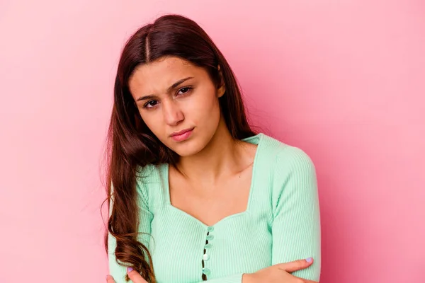 Young Indian Woman Isolated Pink Background Suspicious Uncertain Examining You — Stock Photo, Image