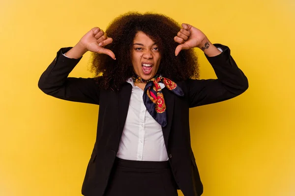 Young African American Air Hostess Isolated Yellow Background Showing Thumb — Stock Photo, Image