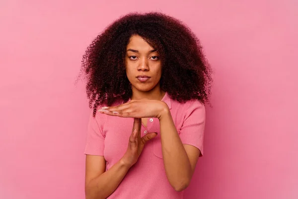 Young African American Woman Isolated Pink Background Showing Timeout Gesture — Stock Photo, Image