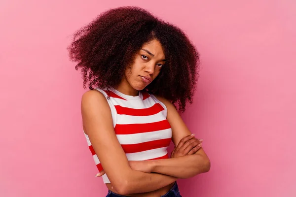 Jeune Femme Afro Américaine Isolée Sur Fond Rose Qui Ennuie — Photo