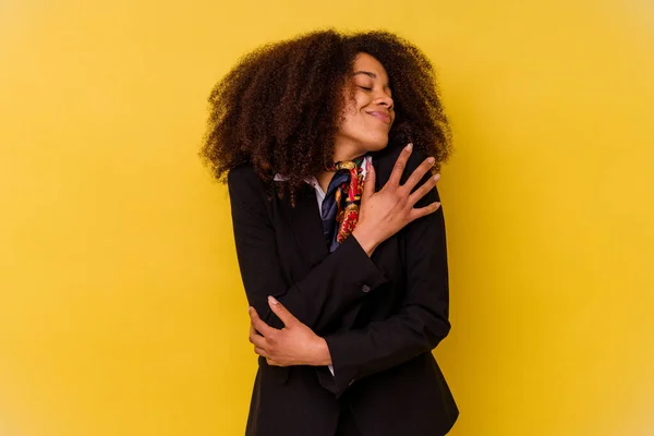 Young African American Air Hostess Isolated Yellow Background Hugs Smiling — Stock Photo, Image