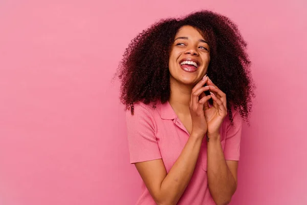 Jonge Afrikaanse Amerikaanse Vrouw Geïsoleerd Roze Achtergrond Make Plan Het — Stockfoto