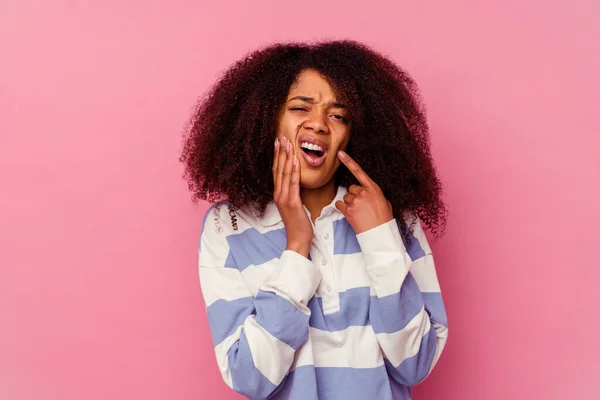 Giovane Donna Afroamericana Isolata Sfondo Rosa Con Forte Dolore Denti — Foto Stock