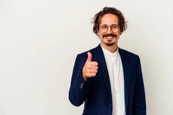 Jonge Zakenman Geïsoleerd Witte Achtergrond Glimlachen Het Verhogen Van Duim — Stockfoto