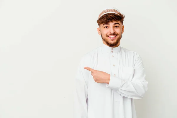 Giovane Uomo Arabo Indossa Tipico Costume Arabo Isolato Sfondo Bianco — Foto Stock